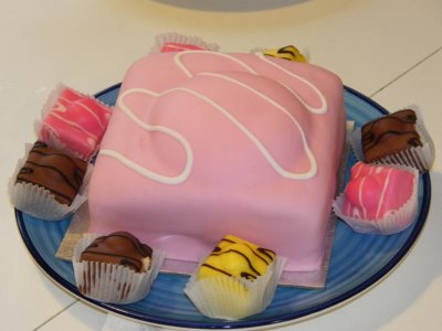 giant-fancy-french-cakes_135611.jpg