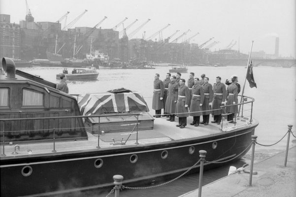 Churchill-cranes.jpg