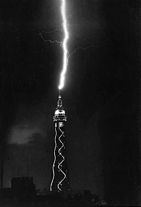 blackpool.tower,lightning-1949.jpg