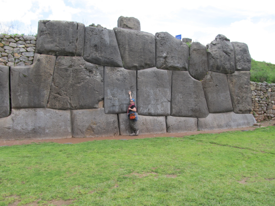 cusco-17-big-stones-at-sacsayhuaman.png