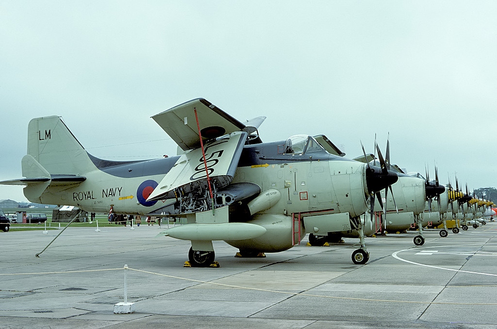 Fairey_Gannet_AEW3,_UK_-_Navy_AN1339874.jpg