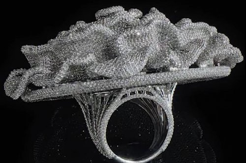 Guinness-Record-Ring-24679-diamonds-2207.jpg