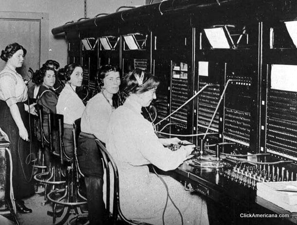 telephone-operators-on-job.jpg